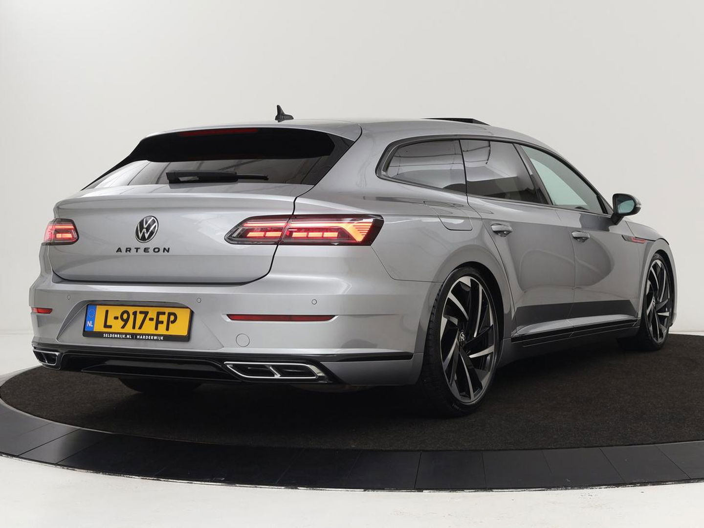 Volkswagen Arteon Shooting Brake 2.0 TSI R-Line Business+ | Panoramadak | Head-Up | Leder | Harman/Kardon | Massage | Matrix LED | Stoelverwarming | Trekhaak | Adaptive cruise
