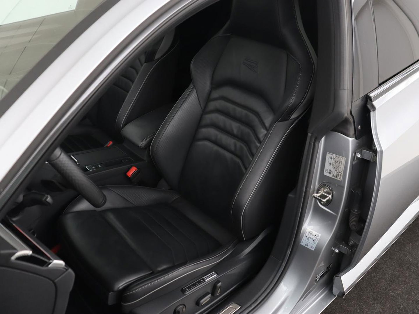Volkswagen Arteon Shooting Brake 2.0 TSI R-Line Business+ | Panoramadak | Head-Up | Leder | Harman/Kardon | Massage | Matrix LED | Stoelverwarming | Trekhaak | Adaptive cruise