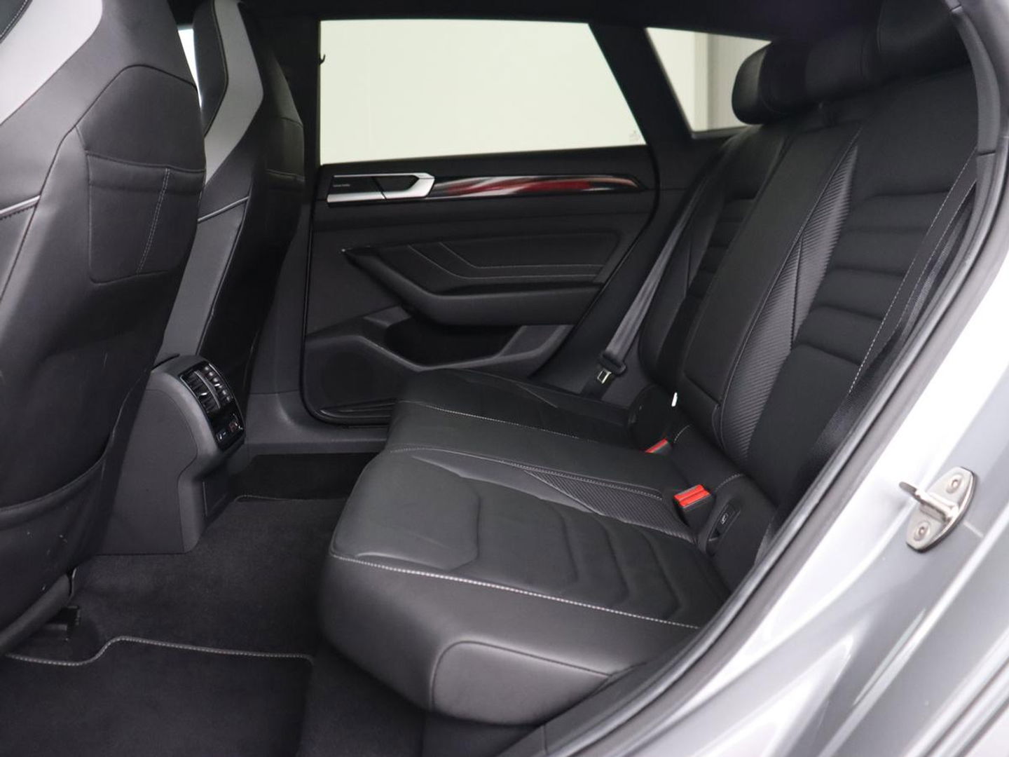 Volkswagen Arteon Shooting Brake 2.0 TSI R-Line Business+ | Panoramadak | Head-Up | Leder | Harman/Kardon | Massage | Matrix LED | Stoelverwarming | Trekhaak | Adaptive cruise