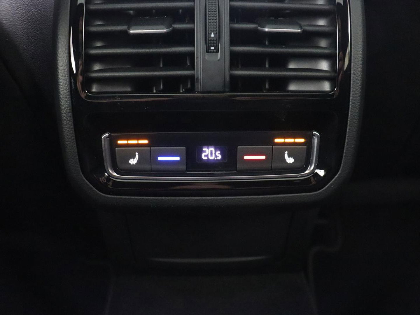 Volkswagen Arteon Shooting Brake 2.0 TSI R-Line Business+ | Panoramadak | Head-Up | Leder | Harman/Kardon | Massage | Matrix LED | Stoelverwarming | Trekhaak | Adaptive cruise