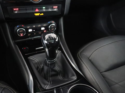 Infiniti Q30 1.6t Business Executive | Panoramadak | Leder | Stoelverwarming | Trekhaak | Navigatie | Climate control | Cruise control