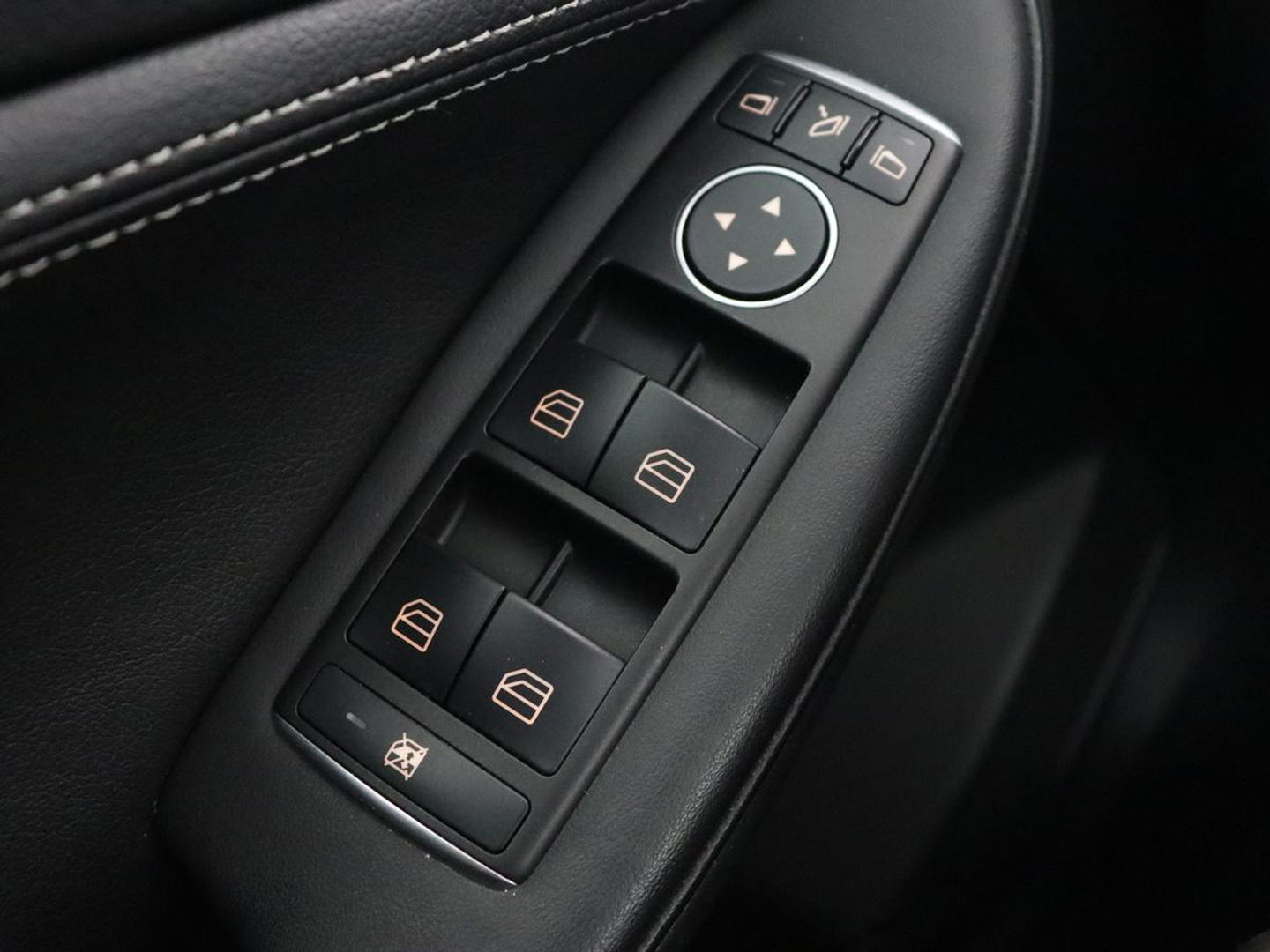 Infiniti Q30 1.6t Business Executive | Panoramadak | Leder | Stoelverwarming | Trekhaak | Navigatie | Climate control | Cruise control