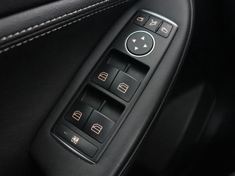 Infiniti Q30 1.6t Business Executive | Panoramadak | Leder | Stoelverwarming | Trekhaak | Navigatie | Climate control | Cruise control