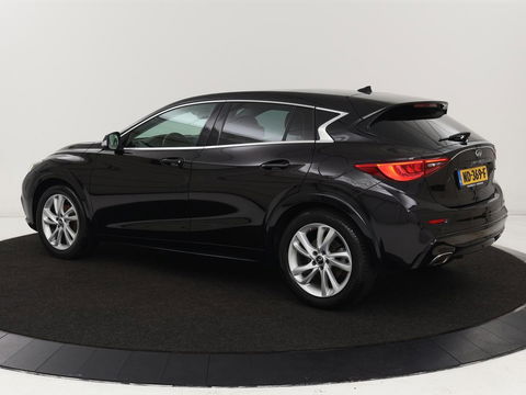 Infiniti Q30 1.6t Business Executive | Panoramadak | Leder | Stoelverwarming | Trekhaak | Navigatie | Climate control | Cruise control