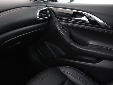 Infiniti Q30 1.6t Business Executive | Panoramadak | Leder | Stoelverwarming | Trekhaak | Navigatie | Climate control | Cruise control