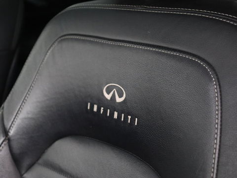Infiniti Q30 1.6t Business Executive | Panoramadak | Leder | Stoelverwarming | Trekhaak | Navigatie | Climate control | Cruise control