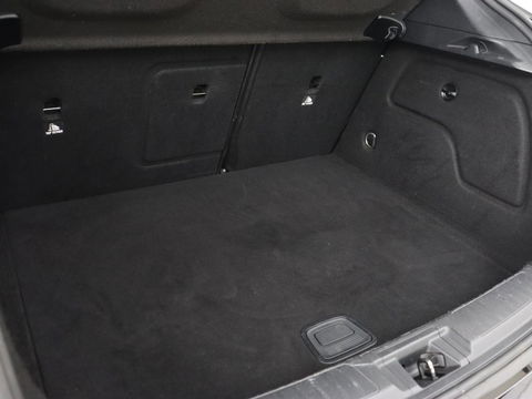 Infiniti Q30 1.6t Business Executive | Panoramadak | Leder | Stoelverwarming | Trekhaak | Navigatie | Climate control | Cruise control