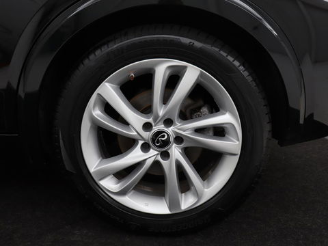 Infiniti Q30 1.6t Business Executive | Panoramadak | Leder | Stoelverwarming | Trekhaak | Navigatie | Climate control | Cruise control
