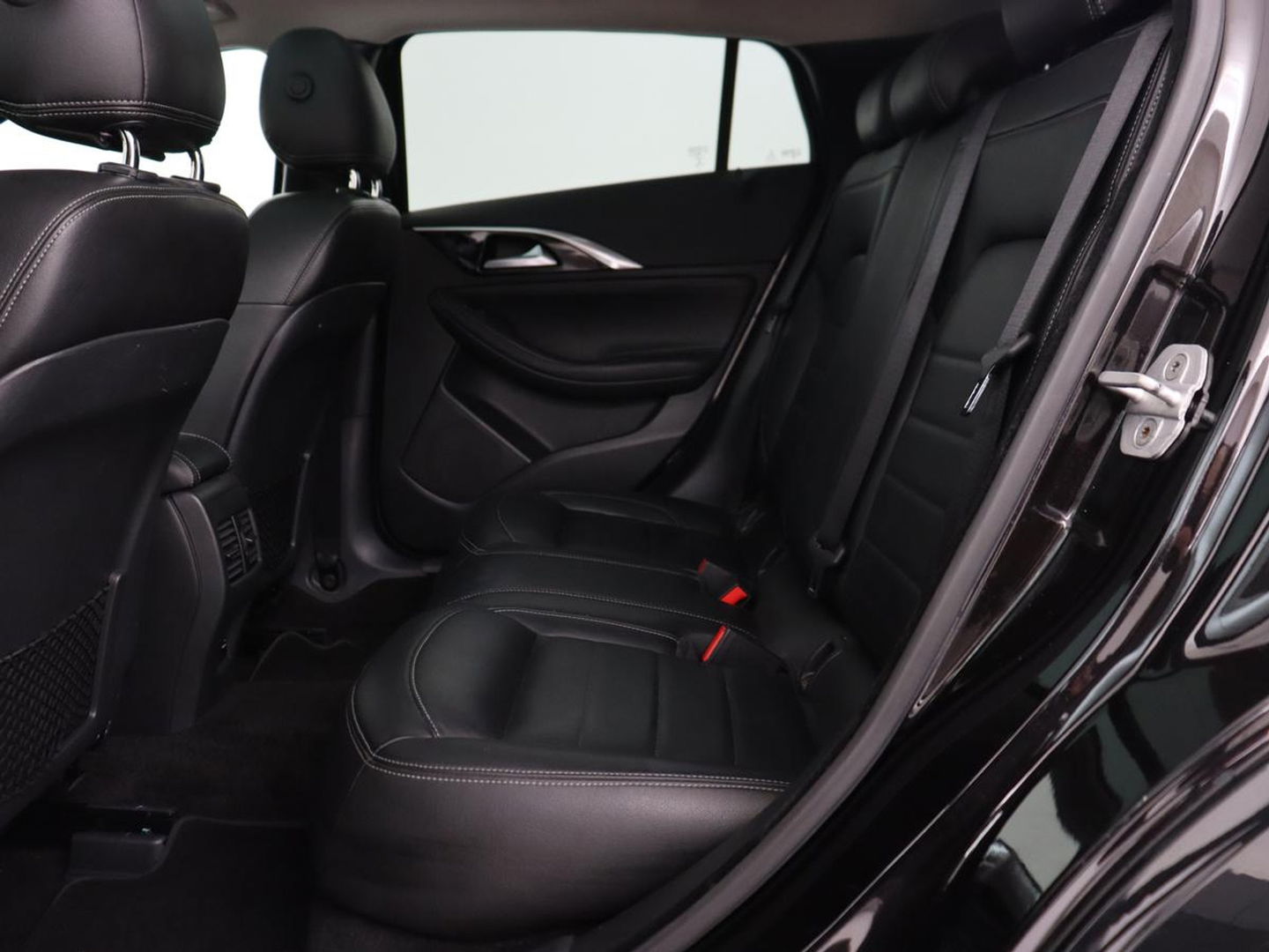 Infiniti Q30 1.6t Business Executive | Panoramadak | Leder | Stoelverwarming | Trekhaak | Navigatie | Climate control | Cruise control