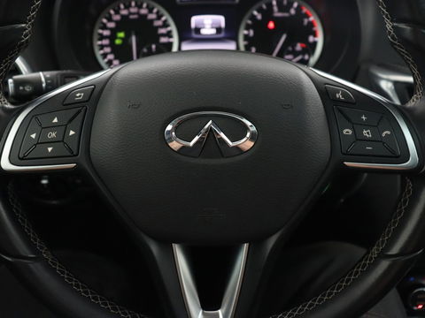 Infiniti Q30 1.6t Business Executive | Panoramadak | Leder | Stoelverwarming | Trekhaak | Navigatie | Climate control | Cruise control