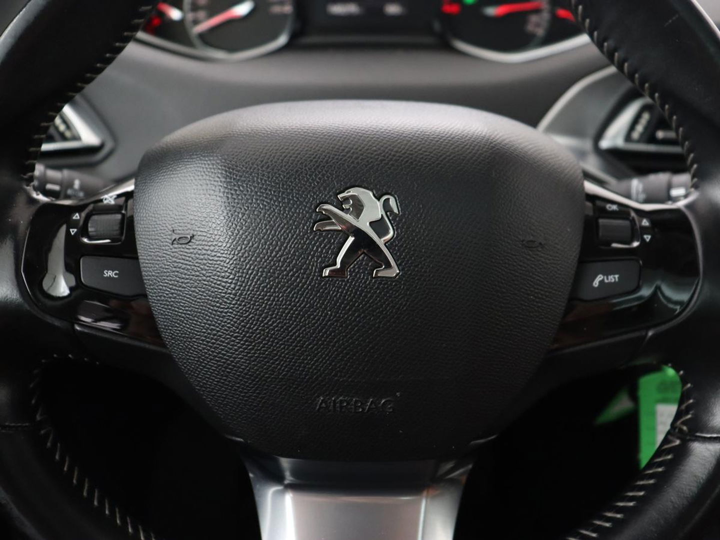 Peugeot 308 1.6 BlueHDI Premium | Automaat | Panoramadak | Leder | Camera | Carplay | Navigatie | Climate control | Parkeerhulp | Cruise control