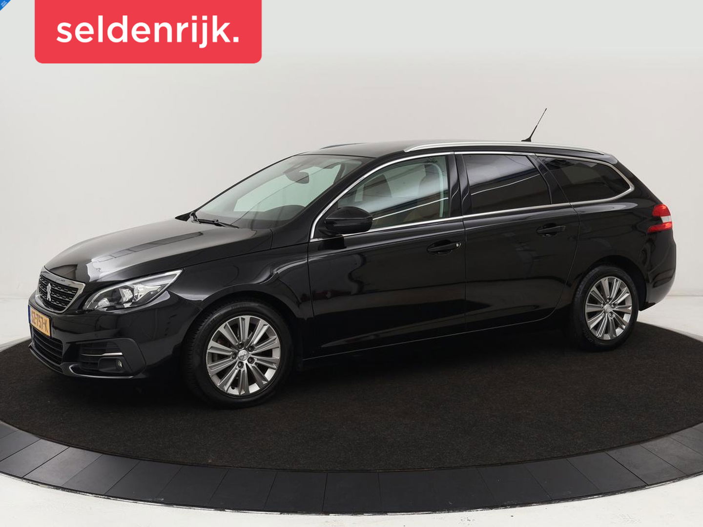 Peugeot 308 1.6 BlueHDI Premium | Automaat | Panoramadak | Leder | Camera | Carplay | Navigatie | Climate control | Parkeerhulp | Cruise control