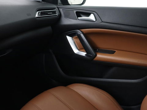 Peugeot 308 1.6 BlueHDI Premium | Automaat | Panoramadak | Leder | Camera | Carplay | Navigatie | Climate control | Parkeerhulp | Cruise control