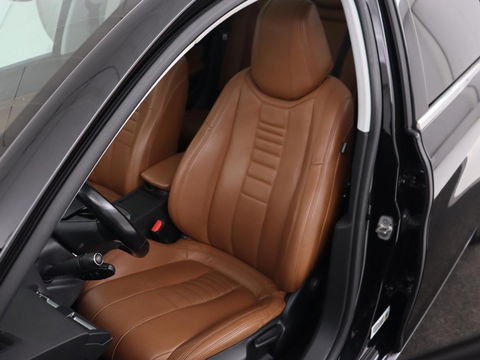 Peugeot 308 1.6 BlueHDI Premium | Automaat | Panoramadak | Leder | Camera | Carplay | Navigatie | Climate control | Parkeerhulp | Cruise control