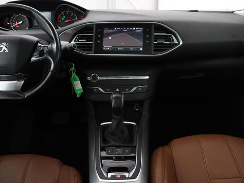 Peugeot 308 1.6 BlueHDI Premium | Automaat | Panoramadak | Leder | Camera | Carplay | Navigatie | Climate control | Parkeerhulp | Cruise control