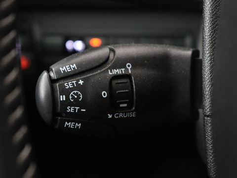 Peugeot 308 1.6 BlueHDI Premium | Automaat | Panoramadak | Leder | Camera | Carplay | Navigatie | Climate control | Parkeerhulp | Cruise control