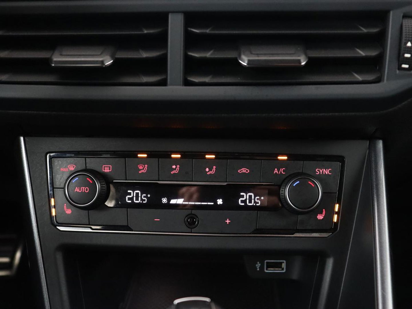 Volkswagen Polo 2.0 TSI GTI | Stoelverwarming | Full LED | Virtual Cockpit | Adaptive cruise | Navigatie | Climate control | Parkeerhulp