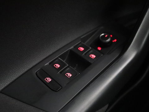 Volkswagen Polo 2.0 TSI GTI | Stoelverwarming | Full LED | Virtual Cockpit | Adaptive cruise | Navigatie | Climate control | Parkeerhulp