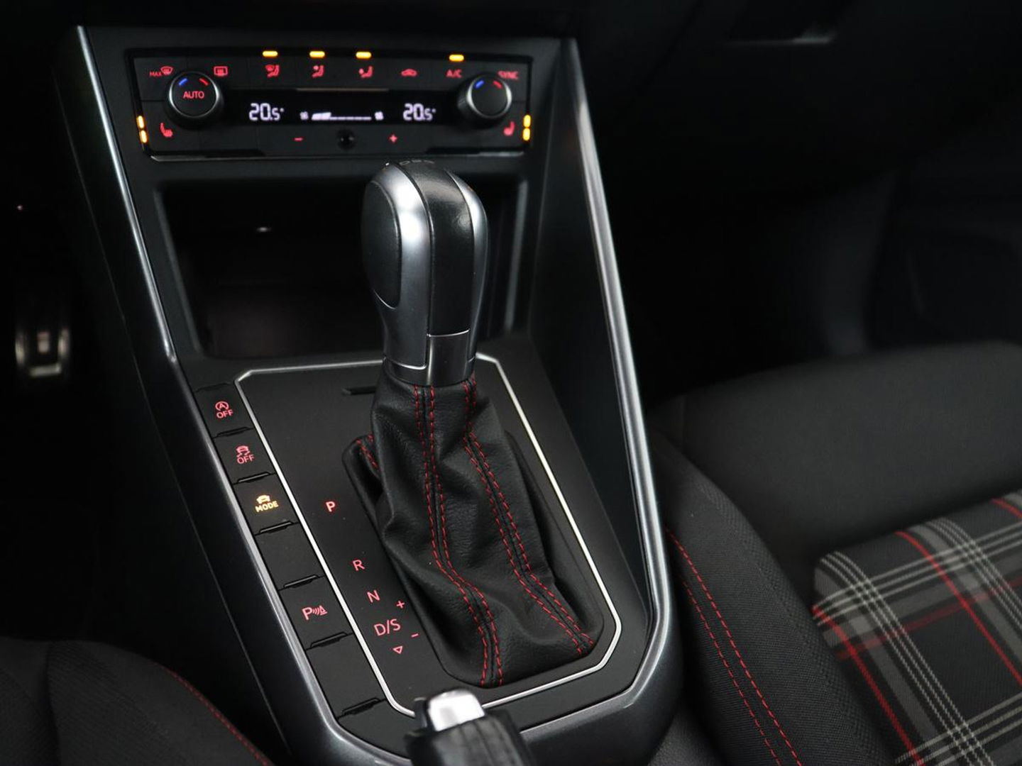 Volkswagen Polo 2.0 TSI GTI | Stoelverwarming | Full LED | Virtual Cockpit | Adaptive cruise | Navigatie | Climate control | Parkeerhulp
