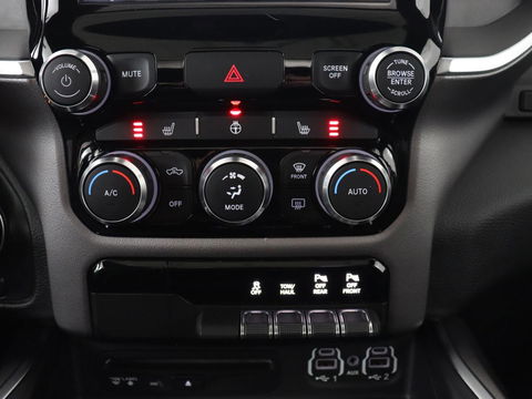 Dodge Ram 1500 5.7 V8 4x4 Crew Cab Big Horn | LPG | Panoramadak | Leder | Stoel & stuurverwarming | Trekhaak | Camera | Carplay | Navigatie | Full LED