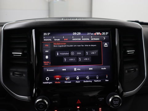 Dodge Ram 1500 5.7 V8 4x4 Crew Cab Big Horn | LPG | Panoramadak | Leder | Stoel & stuurverwarming | Trekhaak | Camera | Carplay | Navigatie | Full LED