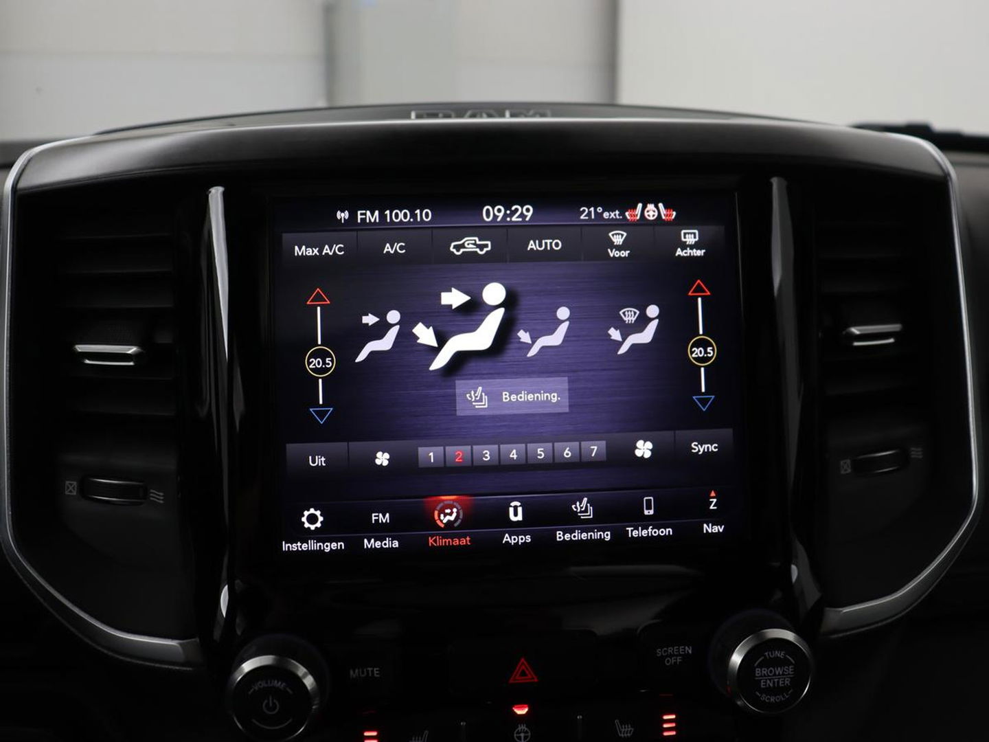 Dodge Ram 1500 5.7 V8 4x4 Crew Cab Big Horn | LPG | Panoramadak | Leder | Stoel & stuurverwarming | Trekhaak | Camera | Carplay | Navigatie | Full LED