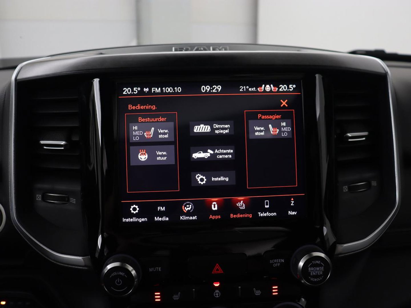 Dodge Ram 1500 5.7 V8 4x4 Crew Cab Big Horn | LPG | Panoramadak | Leder | Stoel & stuurverwarming | Trekhaak | Camera | Carplay | Navigatie | Full LED