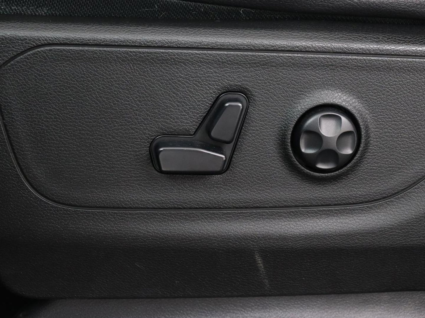 Dodge Ram 1500 5.7 V8 4x4 Crew Cab Big Horn | LPG | Panoramadak | Leder | Stoel & stuurverwarming | Trekhaak | Camera | Carplay | Navigatie | Full LED