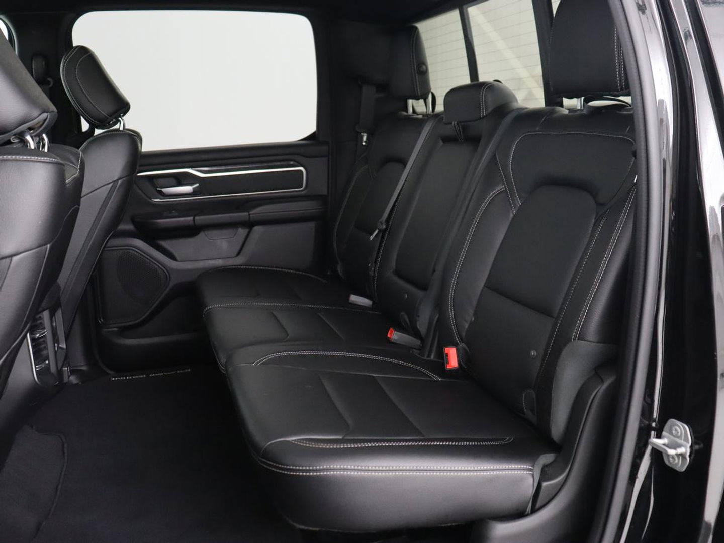 Dodge Ram 1500 5.7 V8 4x4 Crew Cab Big Horn | LPG | Panoramadak | Leder | Stoel & stuurverwarming | Trekhaak | Camera | Carplay | Navigatie | Full LED