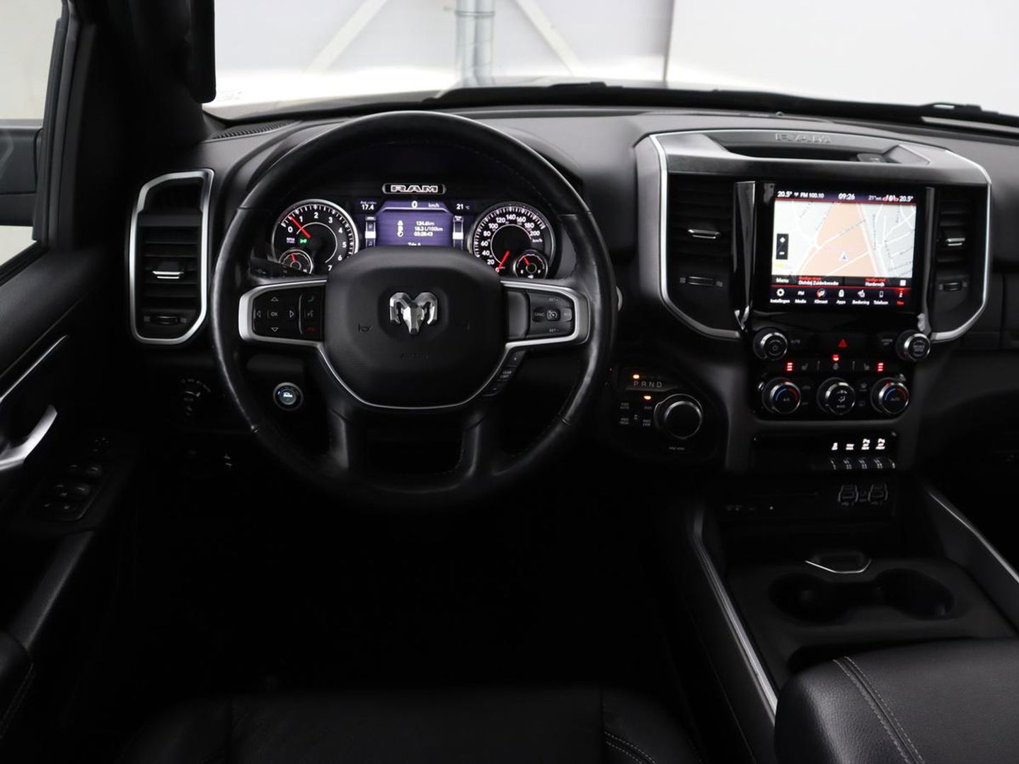 Dodge Ram 1500 5.7 V8 4x4 Crew Cab Big Horn | LPG | Panoramadak | Leder | Stoel & stuurverwarming | Trekhaak | Camera | Carplay | Navigatie | Full LED