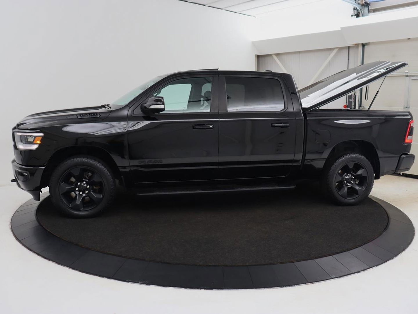 Dodge Ram 1500 5.7 V8 4x4 Crew Cab Big Horn | LPG | Panoramadak | Leder | Stoel & stuurverwarming | Trekhaak | Camera | Carplay | Navigatie | Full LED