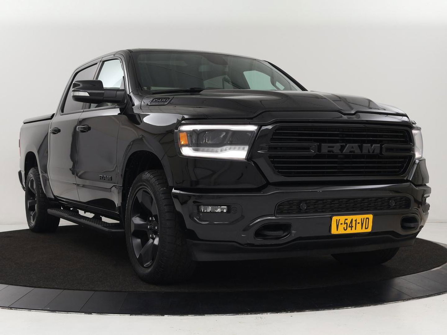 Dodge Ram 1500 5.7 V8 4x4 Crew Cab Big Horn | LPG | Panoramadak | Leder | Stoel & stuurverwarming | Trekhaak | Camera | Carplay | Navigatie | Full LED