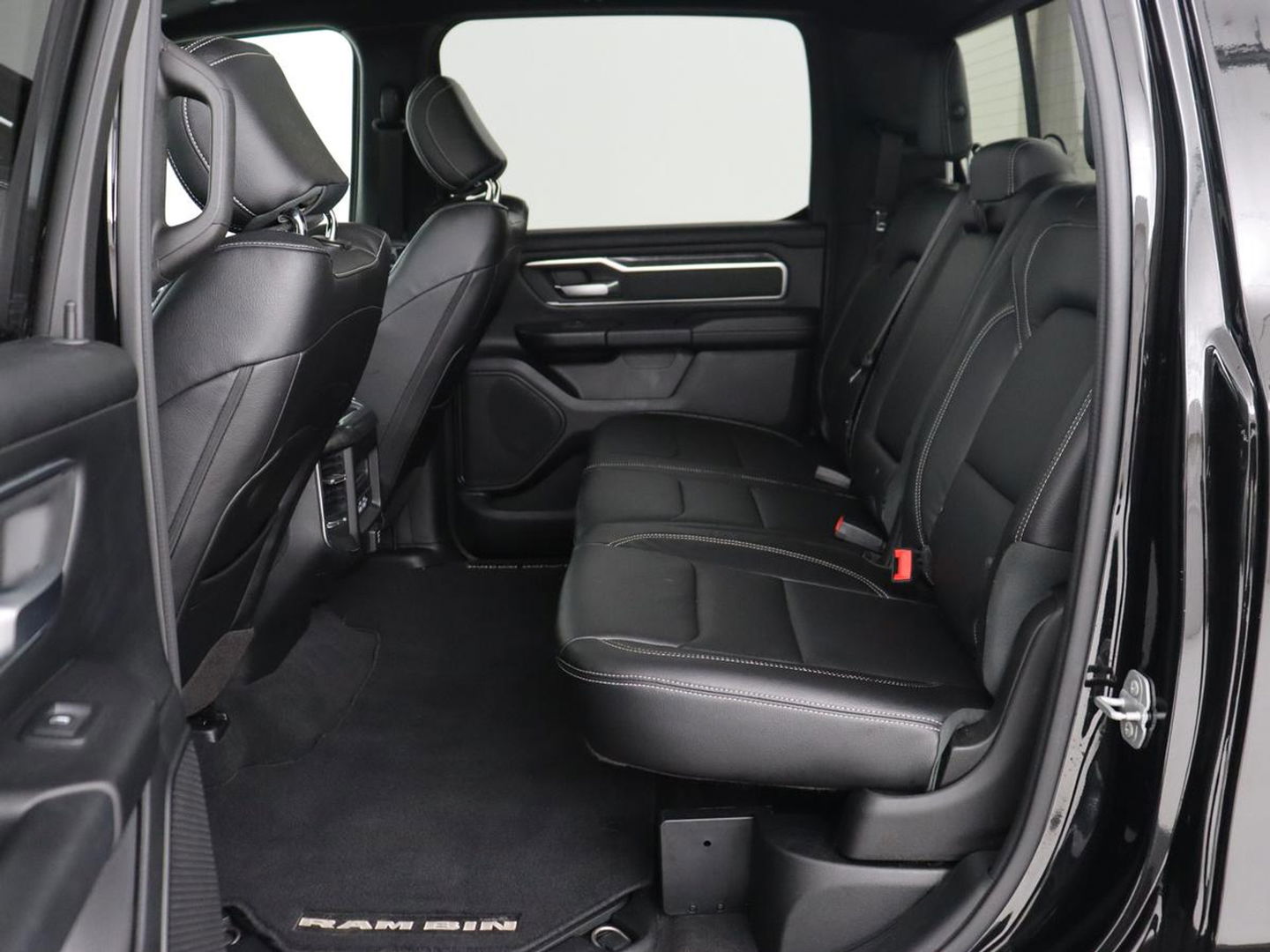 Dodge Ram 1500 5.7 V8 4x4 Crew Cab Big Horn | LPG | Panoramadak | Leder | Stoel & stuurverwarming | Trekhaak | Camera | Carplay | Navigatie | Full LED