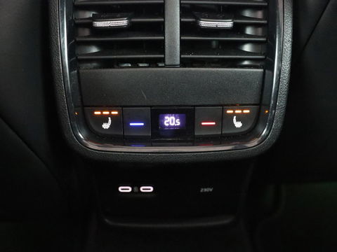 Škoda Octavia Skoda Octavia 1.4 TSI RS iV PHEV | Panoramadak | Head-Up | Stoel & stuurverwarming | Adaptive cruise | Standkachel | Matrix LED  | Camera | Memory | Virtual Cockpit | Side Assist | Achterbankverwarming