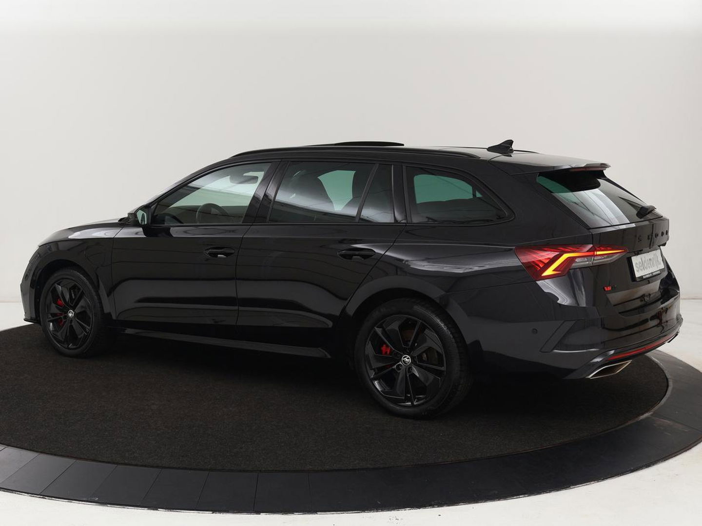 Škoda Octavia Skoda Octavia 1.4 TSI RS iV PHEV | Panoramadak | Head-Up | Stoel & stuurverwarming | Adaptive cruise | Standkachel | Matrix LED  | Camera | Memory | Virtual Cockpit | Side Assist | Achterbankverwarming