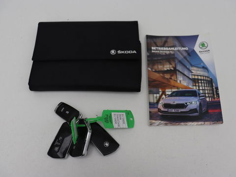 Škoda Octavia Skoda Octavia 1.4 TSI RS iV PHEV | Panoramadak | Head-Up | Stoel & stuurverwarming | Adaptive cruise | Standkachel | Matrix LED  | Camera | Memory | Virtual Cockpit | Side Assist | Achterbankverwarming