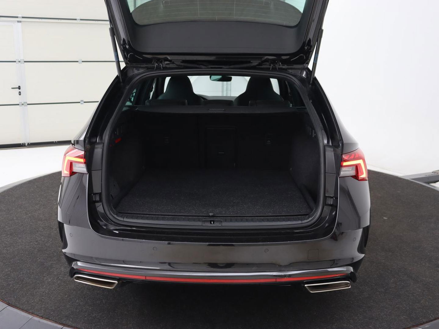 Škoda Octavia Skoda Octavia 1.4 TSI RS iV PHEV | Panoramadak | Head-Up | Stoel & stuurverwarming | Adaptive cruise | Standkachel | Matrix LED  | Camera | Memory | Virtual Cockpit | Side Assist | Achterbankverwarming