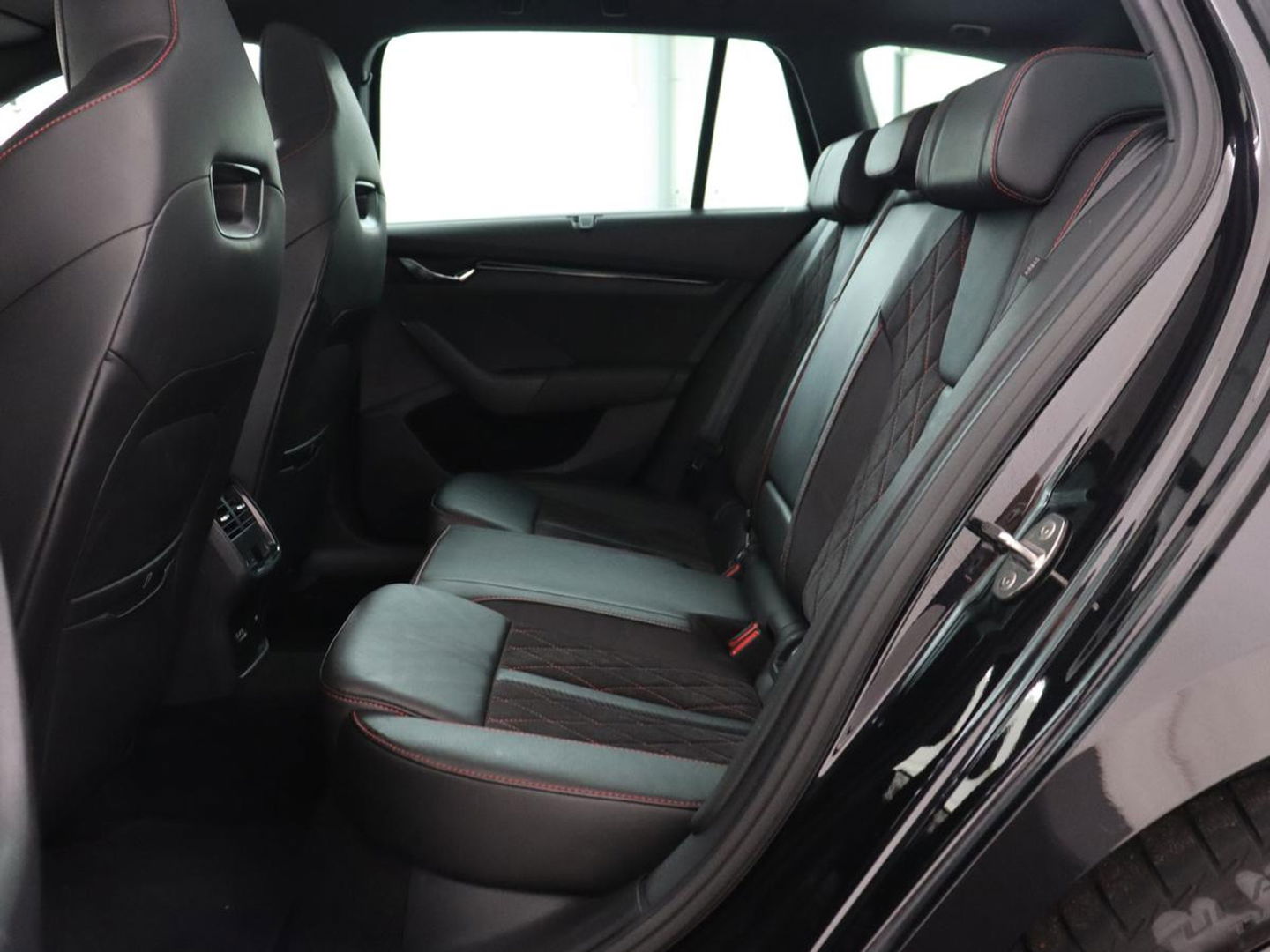 Škoda Octavia Skoda Octavia 1.4 TSI RS iV PHEV | Panoramadak | Head-Up | Stoel & stuurverwarming | Adaptive cruise | Standkachel | Matrix LED  | Camera | Memory | Virtual Cockpit | Side Assist | Achterbankverwarming