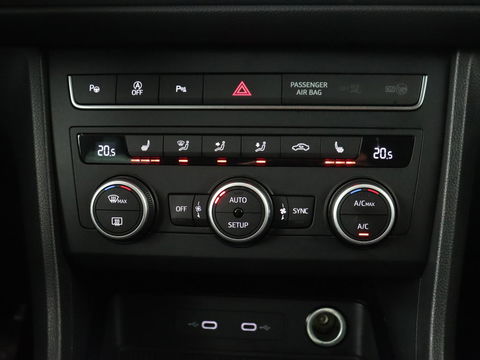 SEAT Ateca 1.5 TSI Style Intens | Stoelverwarming | Trekhaak | Camera | Carplay | Navigatie | Verwarmde voorruit | Full LED | DAB | Climate control