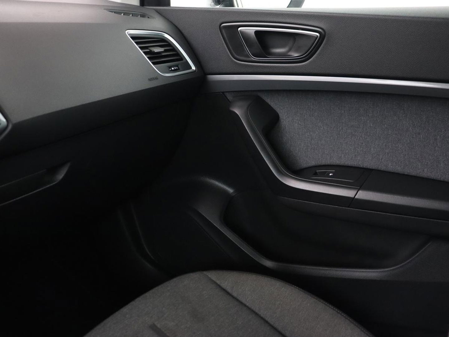 SEAT Ateca 1.5 TSI Style Intens | Stoelverwarming | Trekhaak | Camera | Carplay | Navigatie | Verwarmde voorruit | Full LED | DAB | Climate control