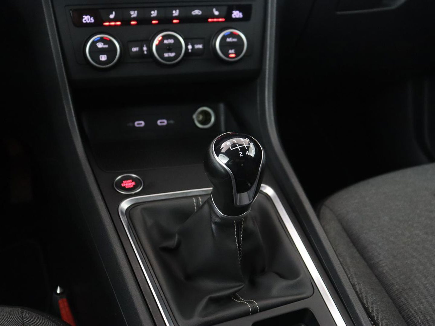 SEAT Ateca 1.5 TSI Style Intens | Stoelverwarming | Trekhaak | Camera | Carplay | Navigatie | Verwarmde voorruit | Full LED | DAB | Climate control