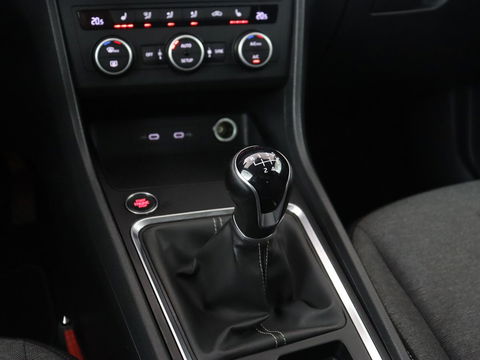 SEAT Ateca 1.5 TSI Style Intens | Stoelverwarming | Trekhaak | Camera | Carplay | Navigatie | Verwarmde voorruit | Full LED | DAB | Climate control