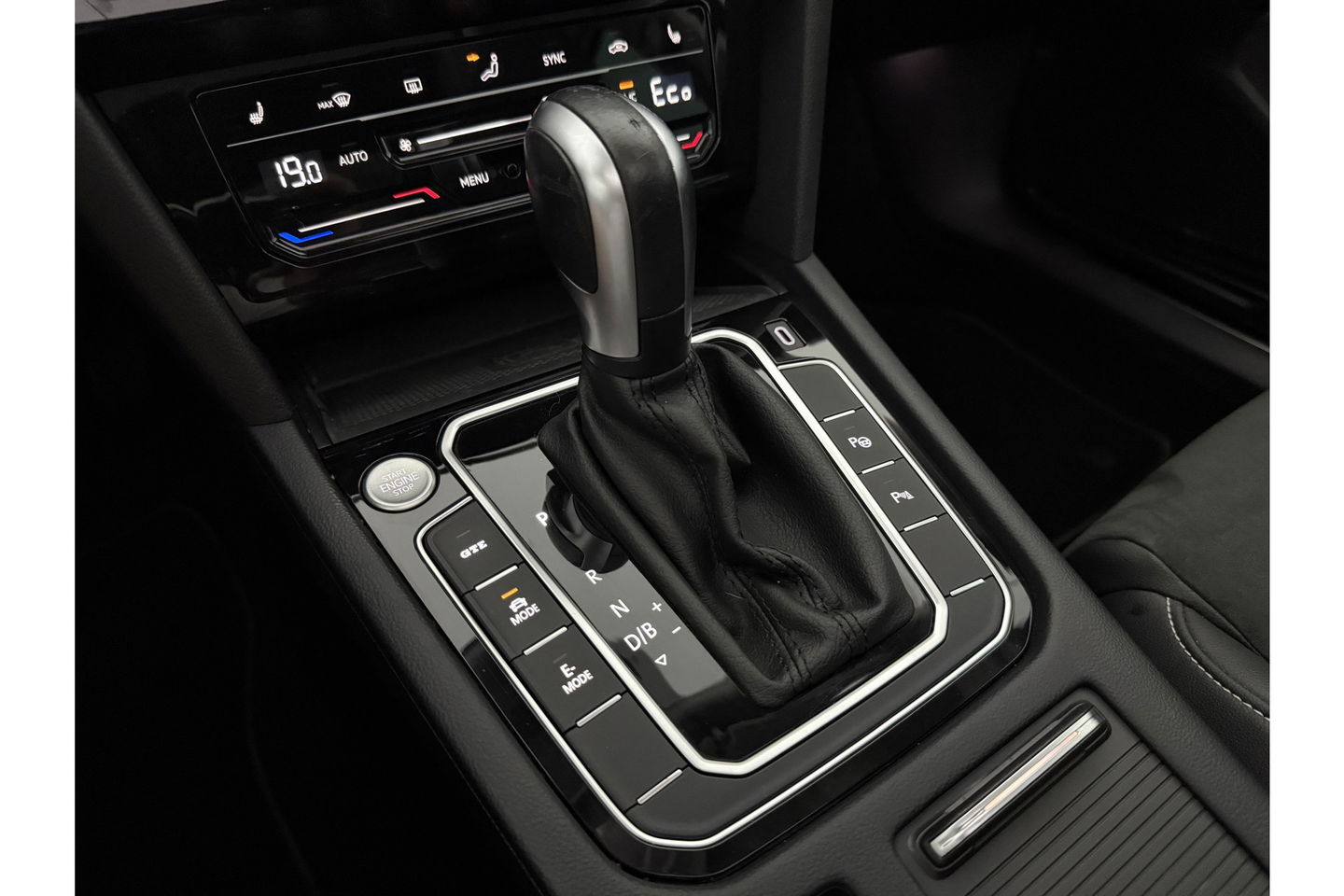Volkswagen Passat Variant 1.4 TSI PHEV GTE 231PK Pano LED Sfeerverl. Trekhaak Camera Virtual Carplay ACC Clima Navi PDC 17''LMV