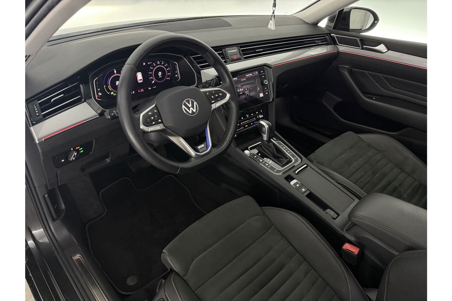Volkswagen Passat Variant 1.4 TSI PHEV GTE 231PK Pano LED Sfeerverl. Trekhaak Camera Virtual Carplay ACC Clima Navi PDC 17''LMV