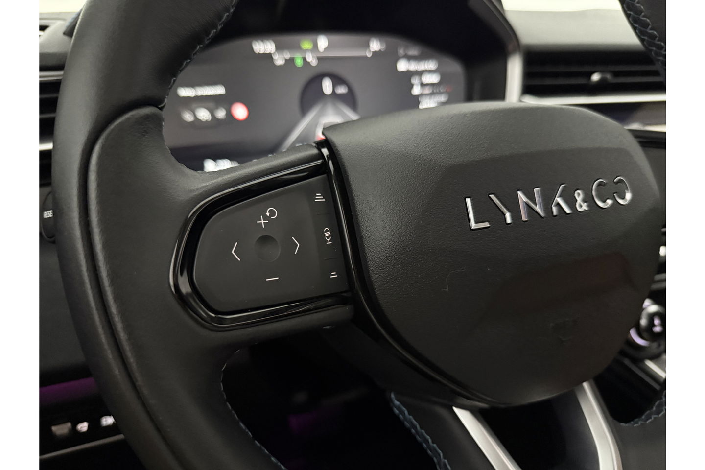 Lynk Co 01 1.5 262PK 360Camera Pano LED Sfeer Memory ACC Virtual Carplay Clima Navi PDC 20"LMV