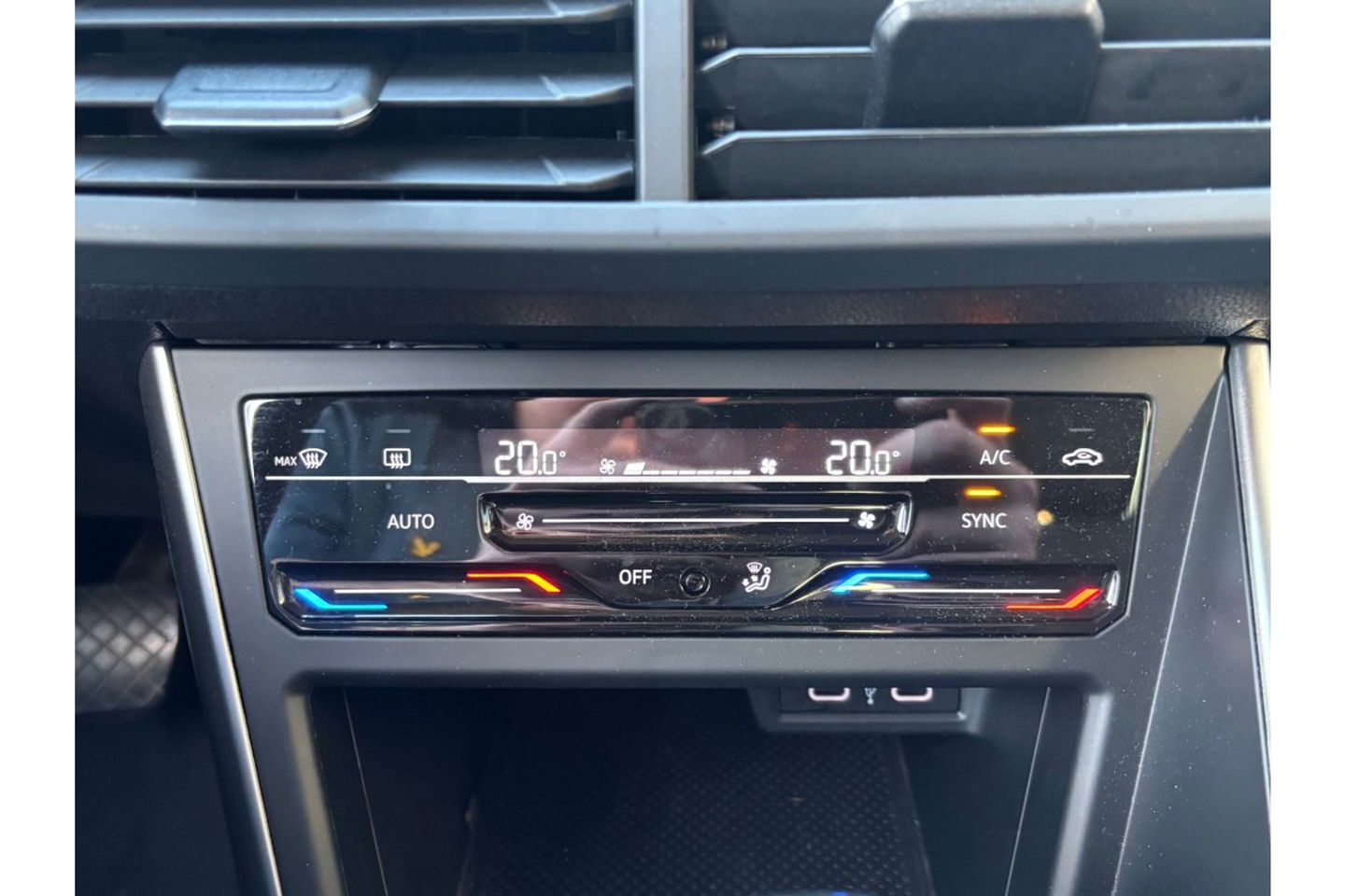 Volkswagen Taigo 1.0 TSI STYLE AUTOMAAT CARPLAY AIRCO PDC LMV CRUISECONTROL