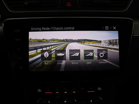 Škoda Superb 1.4 TSI iV Laurin & Klement | Stoelventilatie | Leder | Adaptive cruise | Virtual Cockpit | Massage | Canton Sound | Carplay | Achterbankverwarming | Navigatie