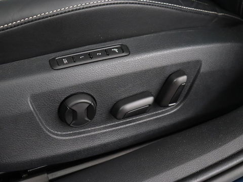 Škoda Superb 1.4 TSI iV Laurin & Klement | Stoelventilatie | Leder | Adaptive cruise | Virtual Cockpit | Massage | Canton Sound | Carplay | Achterbankverwarming | Navigatie