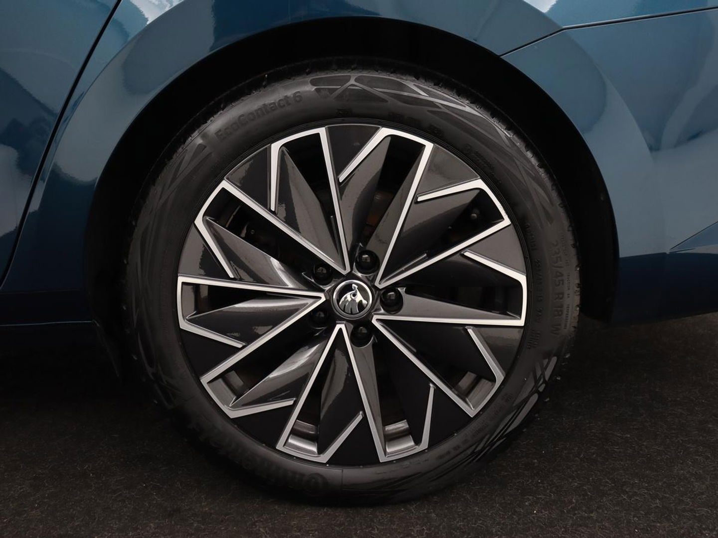 Škoda Superb 1.4 TSI iV Laurin & Klement | Stoelventilatie | Leder | Adaptive cruise | Virtual Cockpit | Massage | Canton Sound | Carplay | Achterbankverwarming | Navigatie