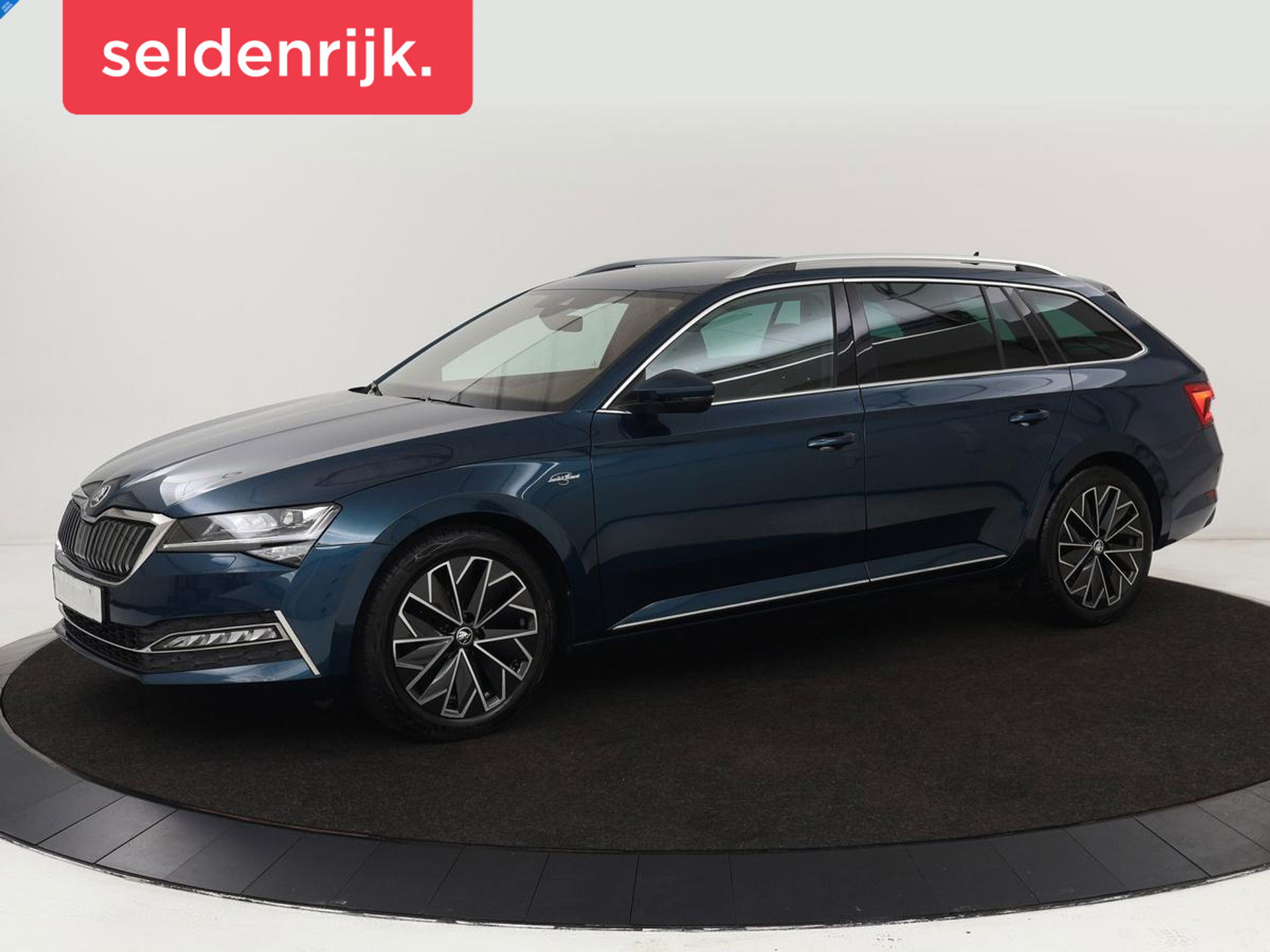 Škoda Superb 1.4 TSI iV Laurin & Klement | Stoelventilatie | Leder | Adaptive cruise | Virtual Cockpit | Massage | Canton Sound | Carplay | Achterbankverwarming | Navigatie